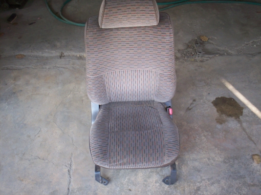เบาะคัสตอม(คนขับ)ไฟฟ้าพร้อมสวิทช์ ใส่รถตู้ปี๊บ แปลงขาเรียบร้อย ขาย1500บาทหรือเอาเบาะเดิมมาแลก