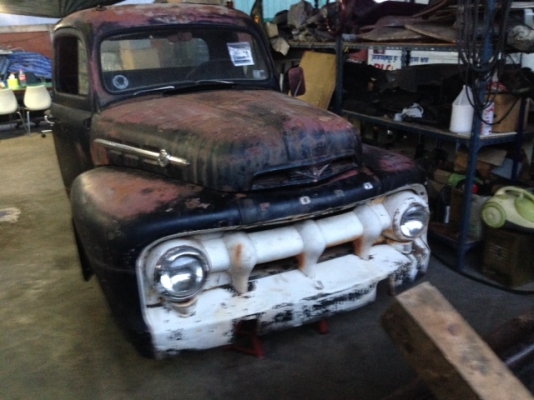 หัวรถ Ford สามตุ้ม ford f2 1950