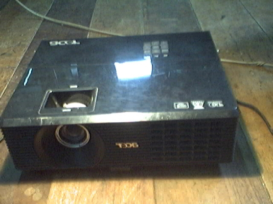 ขายโปรเจคเตอร์ฉายหนังต่อคอมพ์ของ ACER