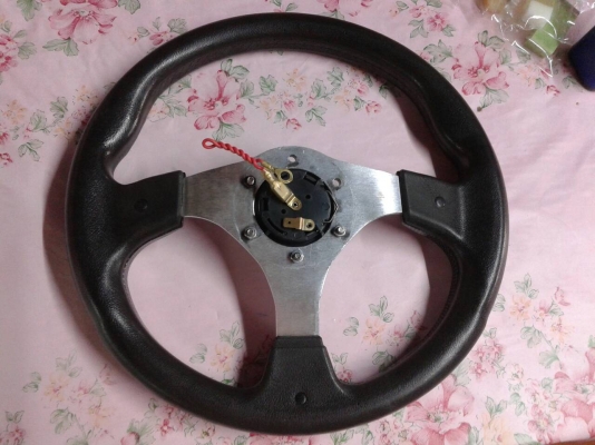 พวงมาลัยรถยนต์ 12.5 นิ้ว สวยๆ