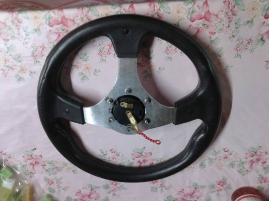 พวงมาลัยรถยนต์ 12.5 นิ้ว สวยๆ