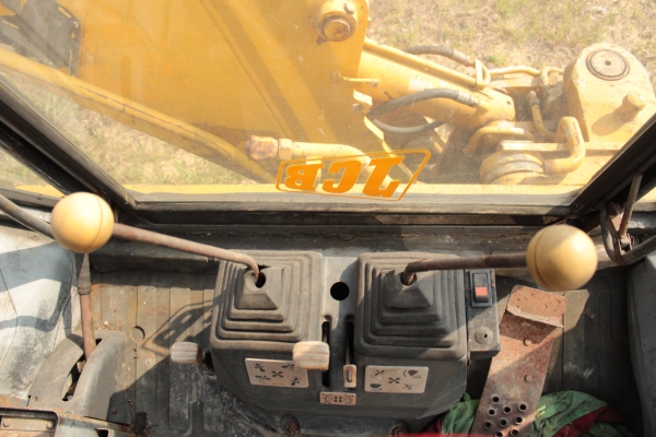 ขายรถหน้าตักหลังขุด 3in1(ขุด,ตัก,ยก) ขับเคลื่อน4ล้อ JCB 3CX  ราคา 470,000บาท