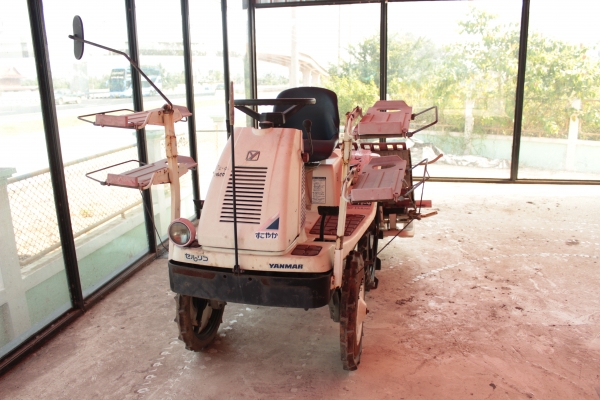 ขายรถดำนา YANMAR Pe-4 4แถว ราคา 60,000บาท ขายรถดำนา YANMAR Pe-4 4แถว ราคา 60,000บาท