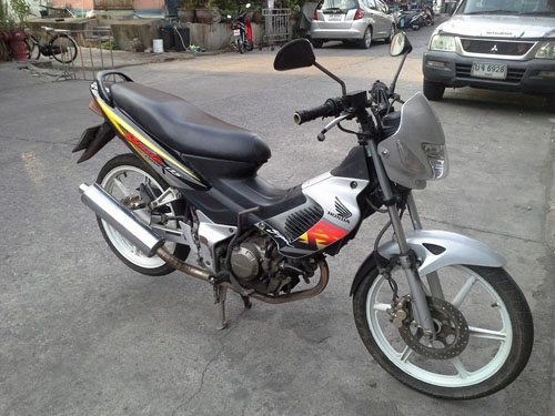 Sonic ปี 46 สีดำ เทา รถบ้าน เครื่องเดิม เอกสารครบ ราคาเร้าๆ Sonic ปี 46 สีดำ เทา รถบ้าน เครื่องเดิม เอกสารครบ ราคาเร้าๆ