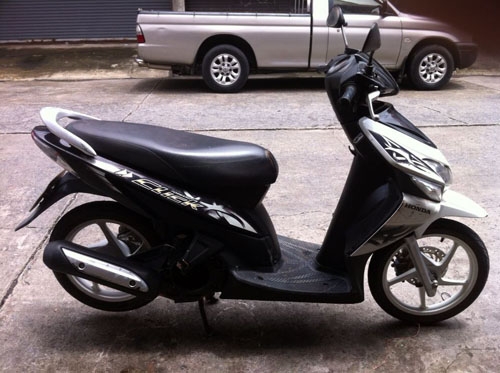 ขายด่วน click ปี 50 ล้อแม็กซ์ขาว สีน้ำเงิน ดำ เครื่องเดิมๆแน่นๆ มีเล่ม เอกสารครบ