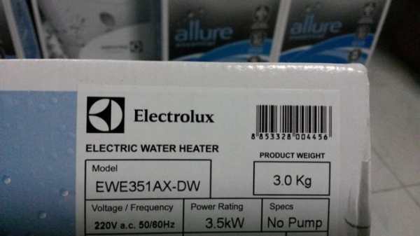 เครื่องทำน้ำอุ่น electrolux ขนาด 3500 วัตต์ ราคาไม่แพงครับ