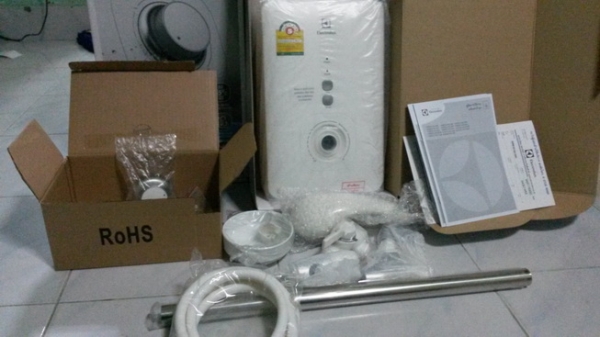 เครื่องทำน้ำอุ่น electrolux ขนาด 3500 วัตต์ ราคาไม่แพงครับ