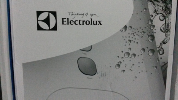 เครื่องทำน้ำอุ่น electrolux ขนาด 3500 วัตต์ ราคาไม่แพงครับ