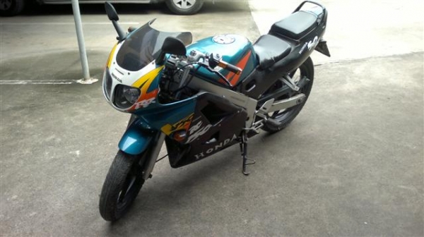 ขายHONDA NSR150 สภาพดีพร้อมใช้ราคา 16000 บาท ขายHONDA NSR150 สภาพดีพร้อมใช้ราคา 16000 บาท
