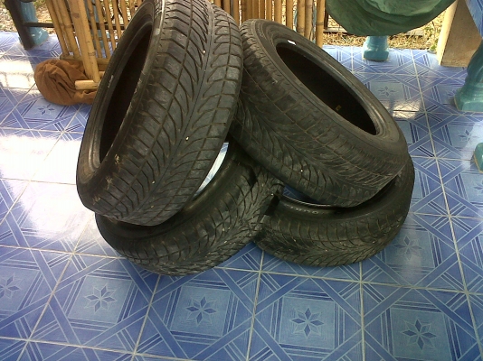 ขายเศษยางขอบ 15 ดอกยางลึกๆ 1 เส้นครับ ( แถมอีก3 ) ราคา 600