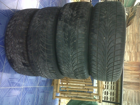 ขายเศษยางขอบ 15 ดอกยางลึกๆ 1 เส้นครับ ( แถมอีก3 ) ราคา 600