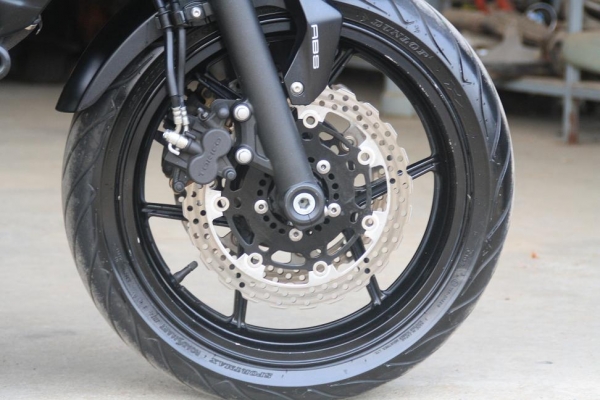 ขาย ER 6 N ปี 2013 เดือน พฤษภาคม วิ่ง 5XXX สีดำ ท่อสูตร สภาพสวย 209000