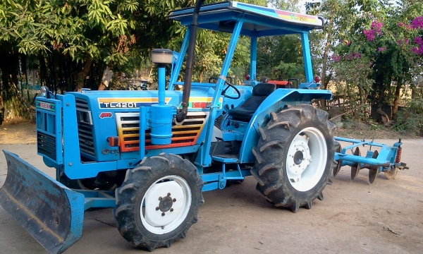 ขายรถไถ  ISEKI TL 4201  เครื่อง ISUZU 4 สูบ turbo พร้อมอุปกรณ์ครบชุด