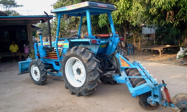 ขายรถไถ  ISEKI TL 4201  เครื่อง ISUZU 4 สูบ turbo พร้อมอุปกรณ์ครบชุด