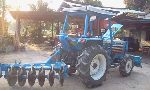 ขายรถไถ  ISEKI TL 4201  เครื่อง ISUZU 4 สูบ turbo พร้อมอุปกรณ์ครบชุด