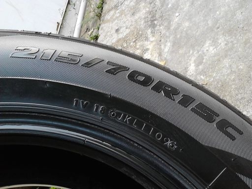 ยาง Brrigdestone Leo RV 215-70-15 ปี09 เจ้าของซื้อมาแล้วเก็บ เพิ่งเจอ สภาพสวยดอกเต็ม ไม่มีปะ เก่าแค่ปี 2เส้น ราคา 1,600 บาท