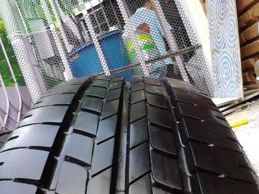 ยาง Brrigdestone Leo RV 215-70-15 ปี09 เจ้าของซื้อมาแล้วเก็บ เพิ่งเจอ สภาพสวยดอกเต็ม ไม่มีปะ เก่าแค่ปี 2เส้น ราคา 1,600 บาท