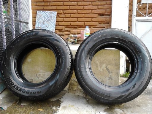 ยาง Brrigdestone Leo RV 215-70-15 ปี09 เจ้าของซื้อมาแล้วเก็บ เพิ่งเจอ สภาพสวยดอกเต็ม ไม่มีปะ เก่าแค่ปี 2เส้น ราคา 1,600 บาท