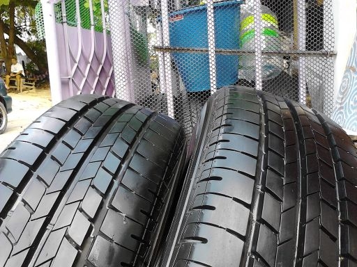 ยาง Brrigdestone Leo RV 215-70-15 ปี09 เจ้าของซื้อมาแล้วเก็บ เพิ่งเจอ สภาพสวยดอกเต็ม ไม่มีปะ เก่าแค่ปี 2เส้น ราคา 1,600 บาท