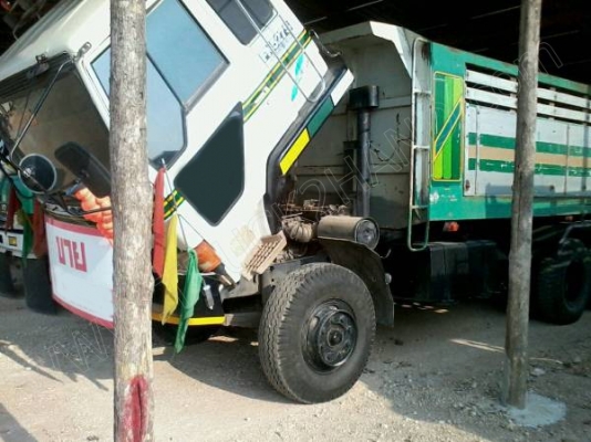 รถบรรทุก 10 ล้อดั๊มพ์ ยี่ห้อ MITSUBISHI รุ่น FN527