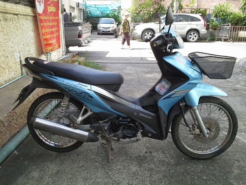 wave 110 I ปี 53 สีฟ้า หลุดจำนำ ไม่มีเล่ม โอนไม่ได้ แต่มีสัญญาซื้อขายให้ สำเนาหน้าเล่ม ต่อภาษี พรบ.ได้ปกติจ้า ใช้ตจว.คุ้มๆๆๆ  15,000 รวมส่งฟรีทั่วประเทศจ้า