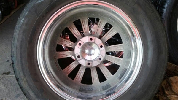 ขายยางพร้อมเเม๊ก 6 รู 265-60-18 โครเมี่ยม อย่างสวย 8 นิ้ว เพิ่มรูป