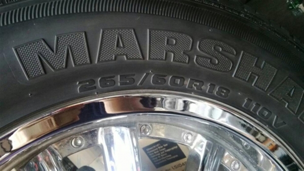 ขายยางพร้อมเเม๊ก 6 รู 265-60-18 โครเมี่ยม อย่างสวย 8 นิ้ว เพิ่มรูป