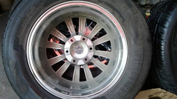 ขายยางพร้อมเเม๊ก 6 รู 265-60-18 โครเมี่ยม อย่างสวย 8 นิ้ว เพิ่มรูป