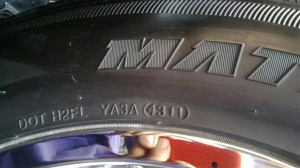 ขายยางพร้อมเเม๊ก 6 รู 265-60-18 โครเมี่ยม อย่างสวย 8 นิ้ว เพิ่มรูป