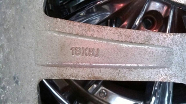 ขายยางพร้อมเเม๊ก 6 รู 265-60-18 โครเมี่ยม อย่างสวย 8 นิ้ว เพิ่มรูป