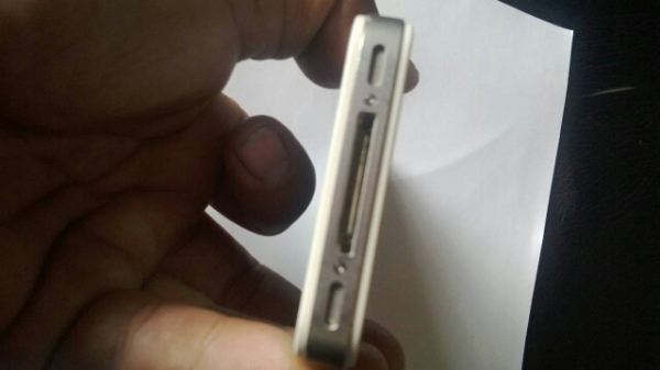 ขายไอโฟน 4 S ความจุ 16 GB ไม่มีอุปกรณ์ใดๆมีเเต่ที่ชาร์ท เท่านั้น 10,500 บาท