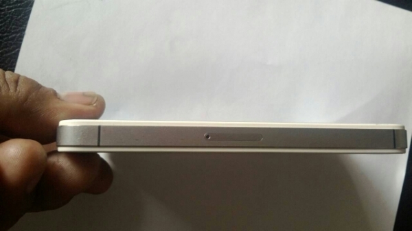 ขายไอโฟน 4 S ความจุ 16 GB ไม่มีอุปกรณ์ใดๆมีเเต่ที่ชาร์ท เท่านั้น 10,500 บาท