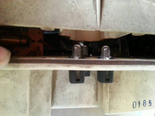 BMW E30 เรือนไมล์  ใช้ได้กับรุ่น 316i และ  318i ใช้ได้ทุกอย่าง ถอดเป็นชิ้นๆ แล้วไปใส่ก็ได้ เช่น วัดรอบ เรือนไมล์ ความร้อน และ เกย์น้ำมัน  ถอดเเยกได้ทุกๆชิ้น ไฟหน้าปัดติดครบทุกดวง