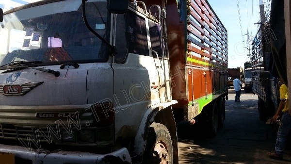 รถบรรทุก 10 ล้อ ยี่ห้อ HINO 168 แรงม้า ติดแก๊ส NGV 8 ถัง ลักษณะถังยืน