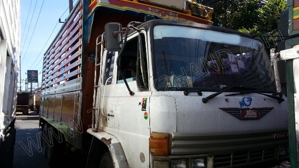 รถบรรทุก 10 ล้อ ยี่ห้อ HINO 168 แรงม้า ติดแก๊ส NGV 8 ถัง ลักษณะถังยืน