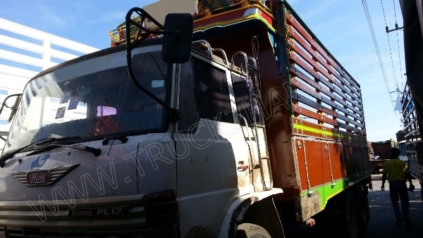 รถบรรทุก 10 ล้อ ยี่ห้อ HINO 168 แรงม้า ติดแก๊ส NGV 8 ถัง ลักษณะถังยืน