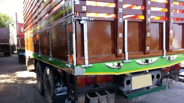 รถบรรทุก 10 ล้อ ยี่ห้อ HINO 168 แรงม้า ติดแก๊ส NGV 8 ถัง ลักษณะถังยืน