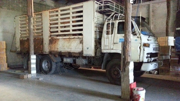 รถบรรทุกพ่วงแม่-ลูก ยี่ห้อ NISSAN  ติดแก๊ส NGV 8 ถัง ลักษณะถังยืน