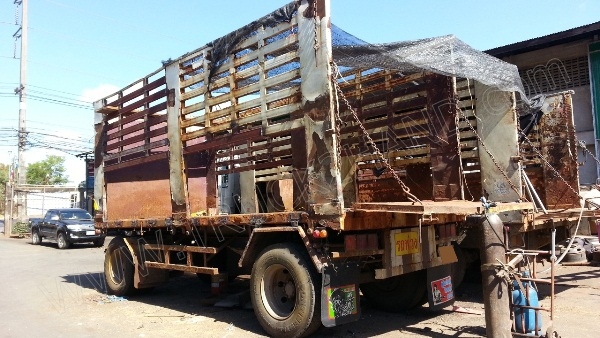 รถบรรทุกพ่วงแม่-ลูก ยี่ห้อ NISSAN  ติดแก๊ส NGV 8 ถัง ลักษณะถังยืน