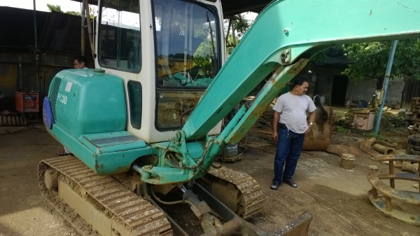 PC30-7 เก๋งตู้ สวยๆรถเช็คนอกใช้น้อยมาก ดับสวิทย์...มีใบอินวอยน์เรียบร้อย.