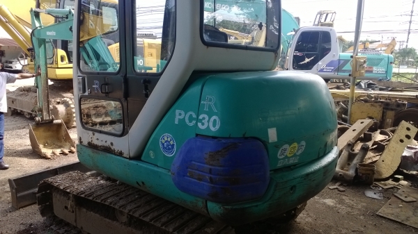 PC30-7 เก๋งตู้ สวยๆรถเช็คนอกใช้น้อยมาก ดับสวิทย์...มีใบอินวอยน์เรียบร้อย.