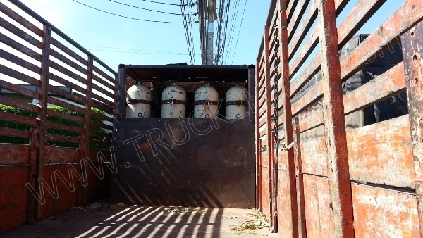 รถบรรทุก 10 ล้อ ยี่้ห้อ HINO ติดแก๊ส NGV 8 ถัง ลักษณะถังยืน