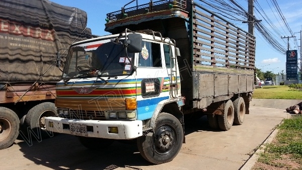 รถบรรทุก 10 ล้อ ยี่้ห้อ HINO ติดแก๊ส NGV 8 ถัง ลักษณะถังยืน