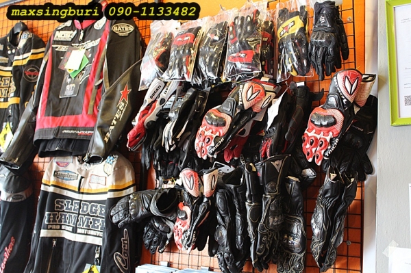 ร้านแม็กสิงห์บุรี จำหน่าย เสื้อ หมวก ถุงมือ แสตนตั้งรถ น้ำมันเครื่องคุณภาพ