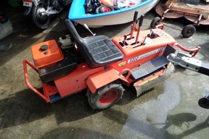 รถตัดหญ้า นั่งขับ มิตซูบิชิ SRM 821 A เกียร์เดินหน้า 3 เกียร์ ถอยหลัง 1 เกียร์ นำเข้าญี่ปุ่น ราคา 48,000 รถตัดหญ้า นั่งขับ มิตซูบิชิ SRM 821 A เกียร์เดินหน้า 3 เกียร์ ถอยหลัง 1 เกียร์ นำเข้าญี่ปุ่น ราคา 48,000