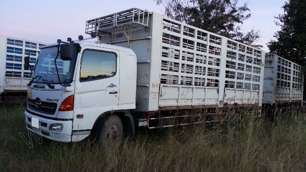 รถบรรทุกพ่วงแม่-ลูก ยี่ห้อ HINO รุ่นFG1J (มีทั้งหมด 9 พ่วง) รถบรรทุกพ่วงแม่-ลูก ยี่ห้อ HINO รุ่นFG1J (มีทั้งหมด 9 พ่วง)