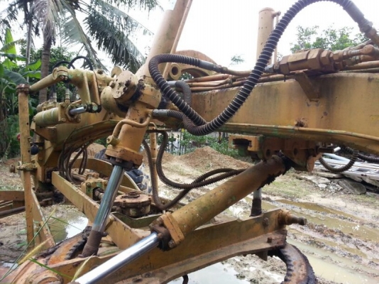 รถเกรด  KOMATSU  GD37  สนใจติดต่อ 081 - 6079515