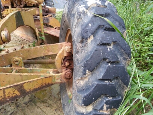 รถเกรด  KOMATSU  GD37  สนใจติดต่อ 081 - 6079515