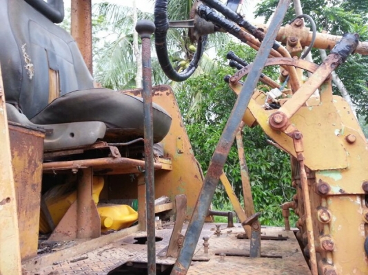 รถเกรด  KOMATSU  GD37  สนใจติดต่อ 081 - 6079515