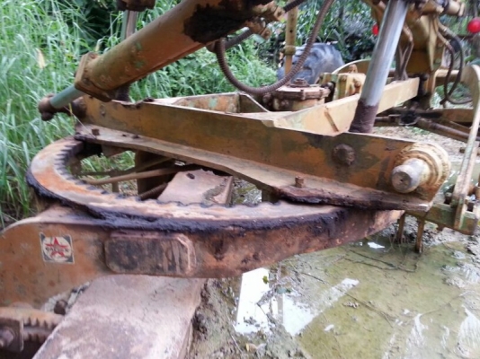 รถเกรด  KOMATSU  GD37  สนใจติดต่อ 081 - 6079515